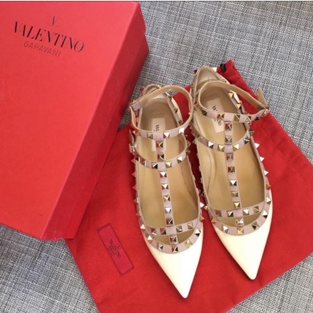 ✨Host Pick✨ Valentino rockstud leather flats